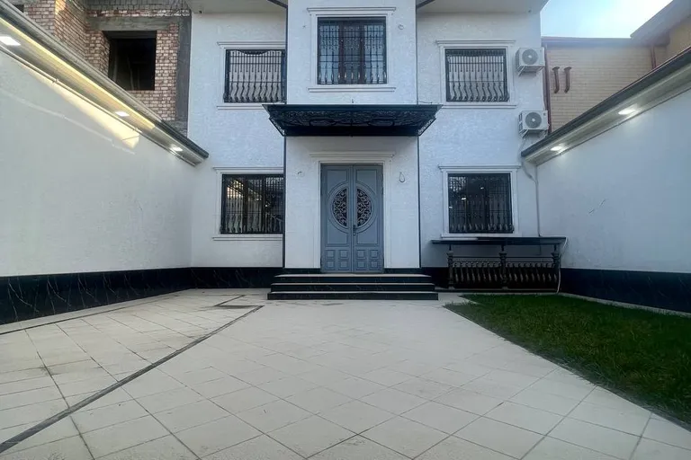 В продаже дом, 200 м², 2 этажа, 3 сот.