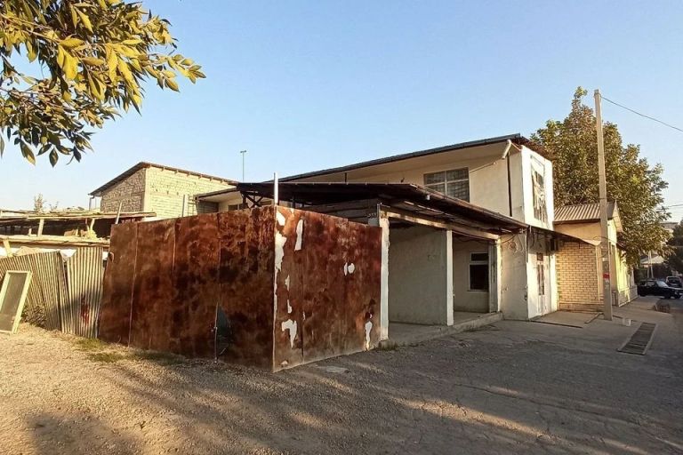 Ҳовли уй, 100 м², 2 қават, 1 сот.