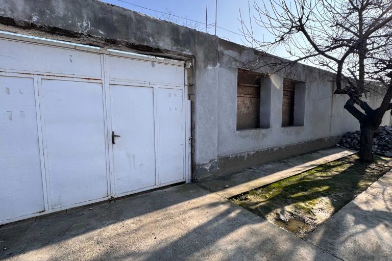 В продаже дом, 900 м², 1 этаж, 8,5 га