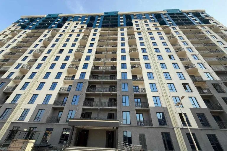 Сотувда 3 хонали квартира, 70 м²