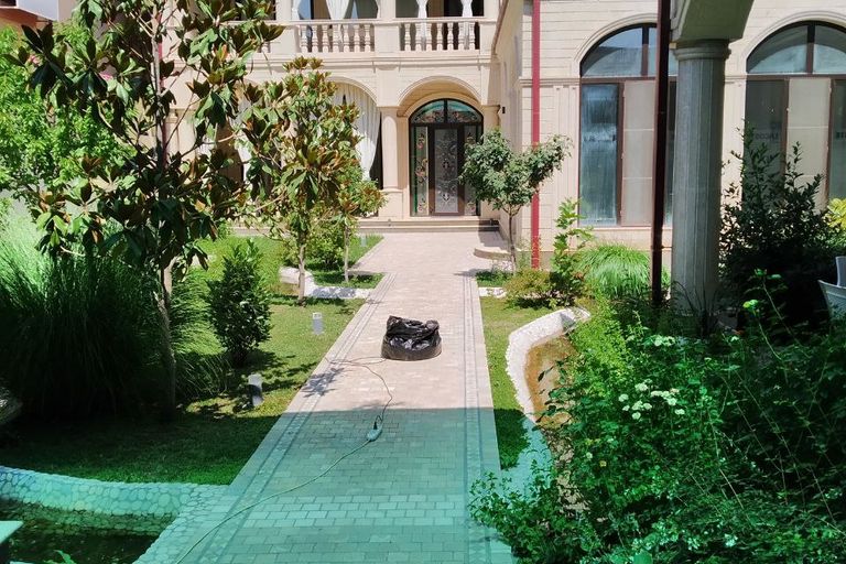 Сотувда уй, 1000 м², 3 қаватли, 7 сот.