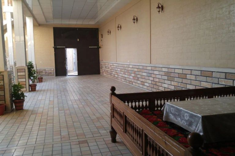 В продаже дом, 1000 м², 3 этажа, 90 га