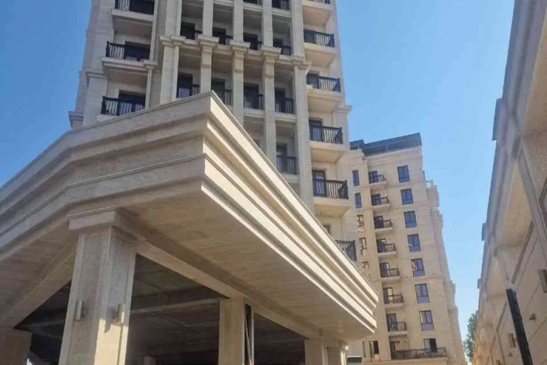 2-комн. квартира, 76 м², 7/15 этаж