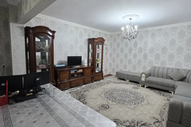 Сотувда 3 хонали квартира, 72 м²