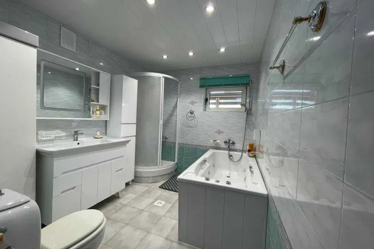 Сотувда 4 хонали квартира, 150 м²