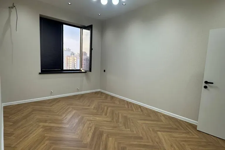 Сотувда 3 хонали квартира, 65 м²