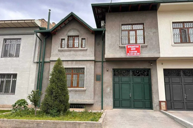 В продаже дом, 3000 м², 2 этажа, 3 сот.