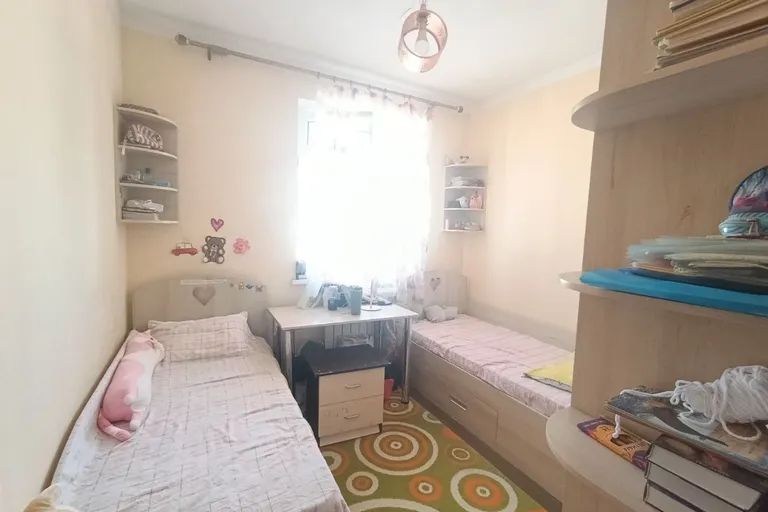 Сотувда 3 хонали квартира, 65 м²