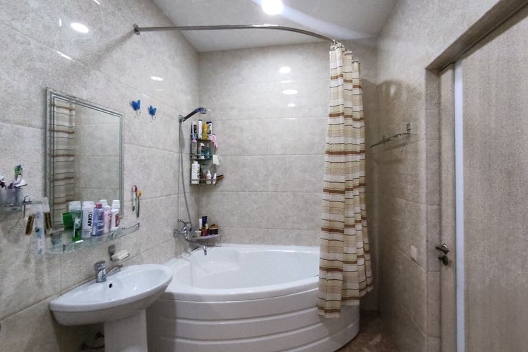 4+-комн. квартира, 108 м², 2/3 этаж