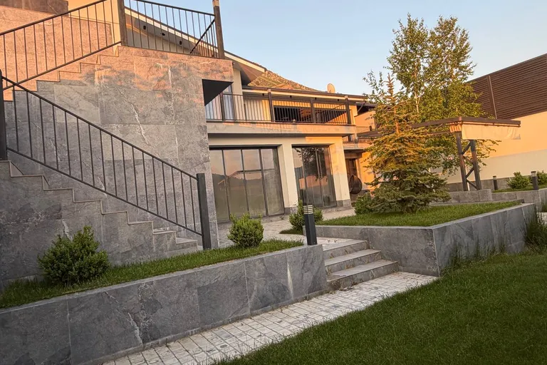 В продаже дом, 255 м², 2 этажа, 6 сот.