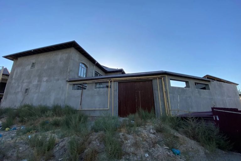 Дом, 600 м², 3 этажа, 6 сот.