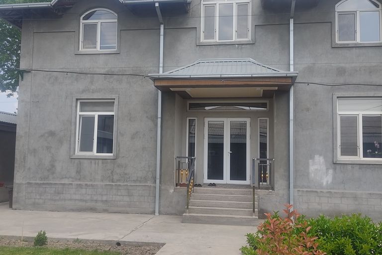 Сотувда уй, 300 м², 2 қаватли, 6 сот.