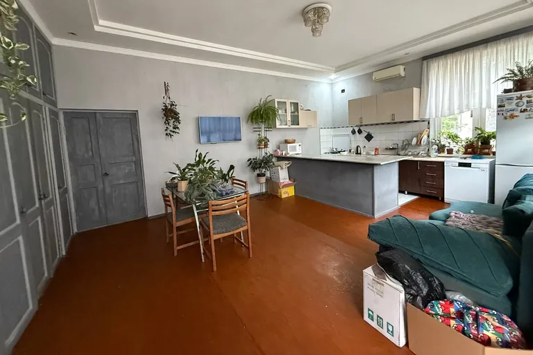 В продаже дом, 289 м², 1 этаж, 4,5 сот.