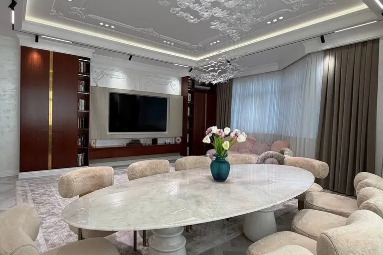 В продаже 5-комн. квартира, 200 м²