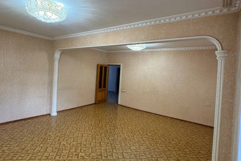 В продаже 5-комн. квартира, 111 м²