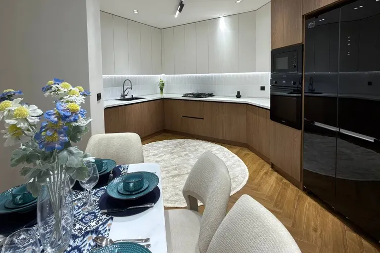 В продаже 5-комн. квартира, 156 м²