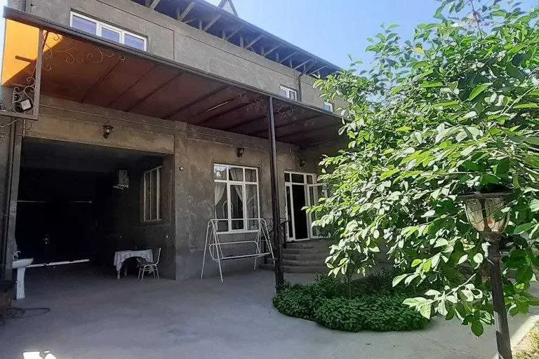 Сотувда уй, 200 м², 2 қаватли, 4,6 сот.