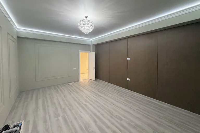В продаже 6+-комн. квартира, 240 м²