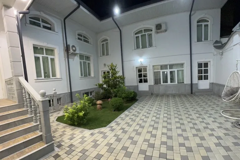 В продаже дом, 300 м², 2 этажа, 3 сот.