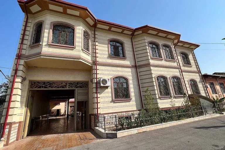 В продаже дом, 400 м², 2 этажа, 10 сот.