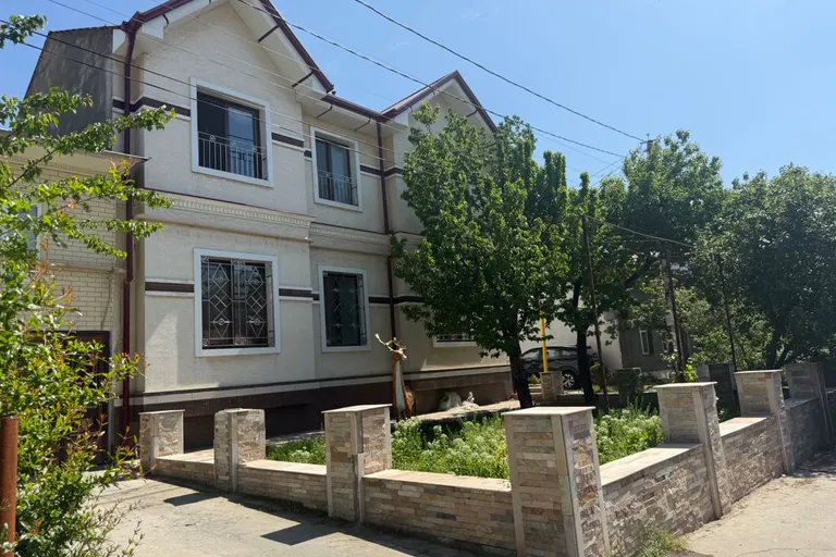 В продаже дом, 240 м², 2 этажа, 2,4 сот.