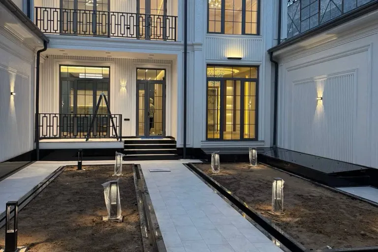В продаже дом, 360 м², 3 этажа, 3 сот.