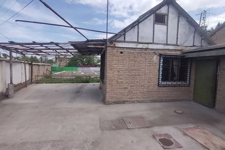 Сотувда уй, 200 м², 1 қаватли, 5,5 сот.