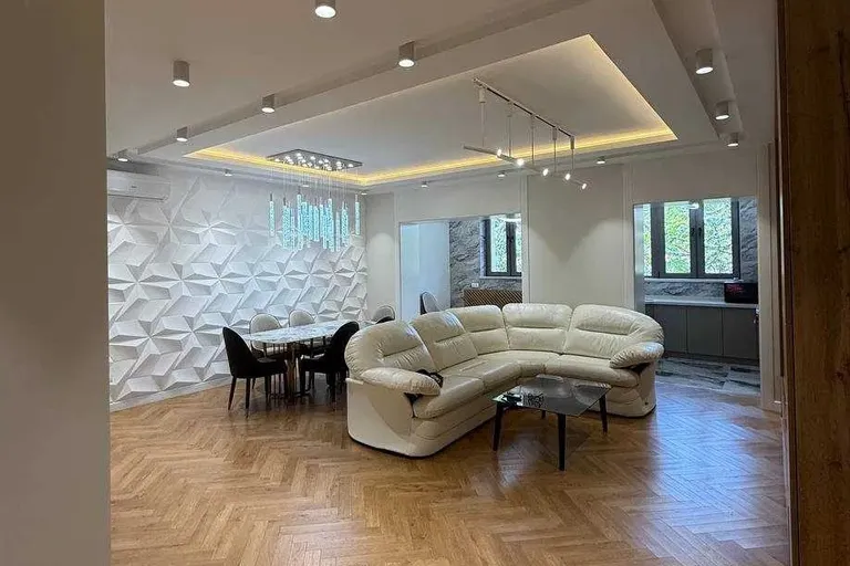 В продаже 4-комн. квартира, 140 м²