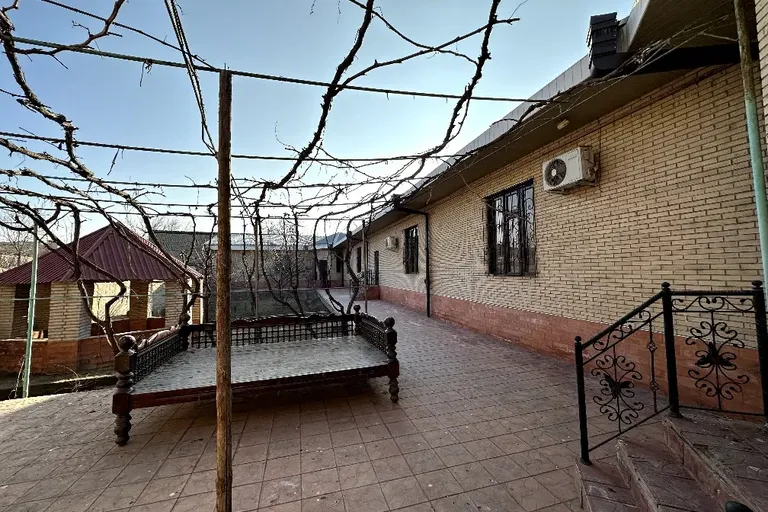 Сотувда уй, 300 м², 1 қаватли, 13 сот.