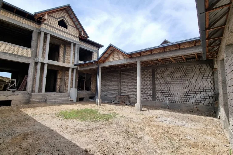 Сотувда уй, 480 м², 3 қаватли, 4 сот.