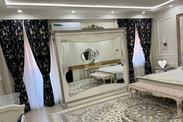 В продаже 5-комн. квартира, 310 м²