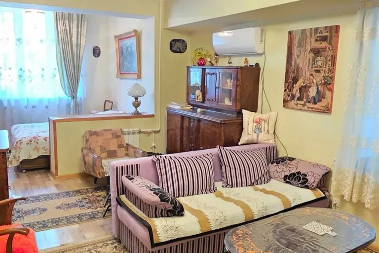 Сотувда 1 хонали квартира, 42 м²