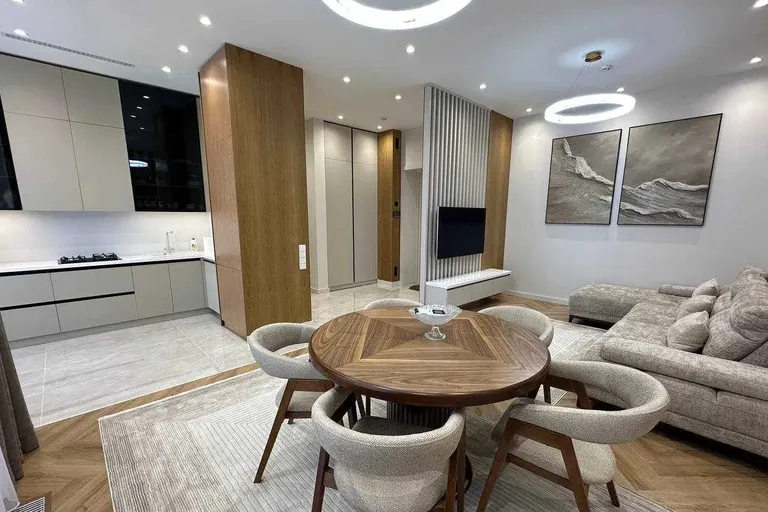 В продаже 2-комн. квартира, 65 м²