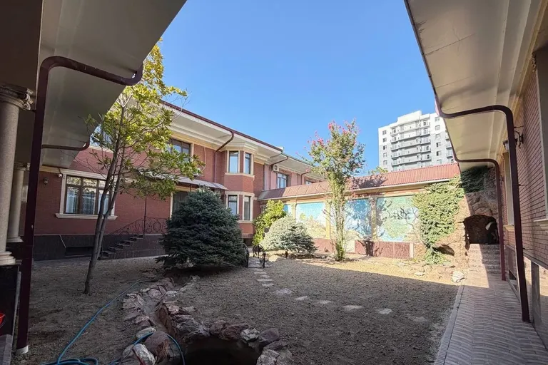 В продаже дом, 400 м², 2 этажа, 7 сот.