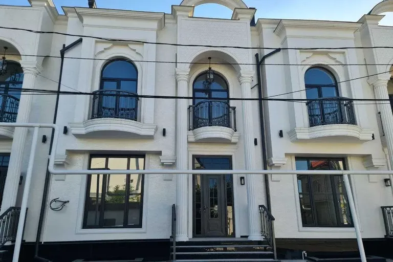 Сотувда уй, 240 м², 4 қаватли, 1 сот.