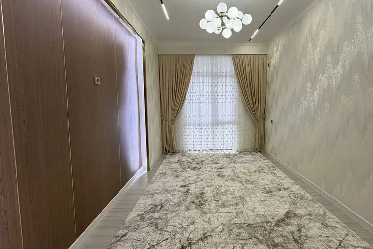 Сотувда 3 хонали квартира, 80 м²