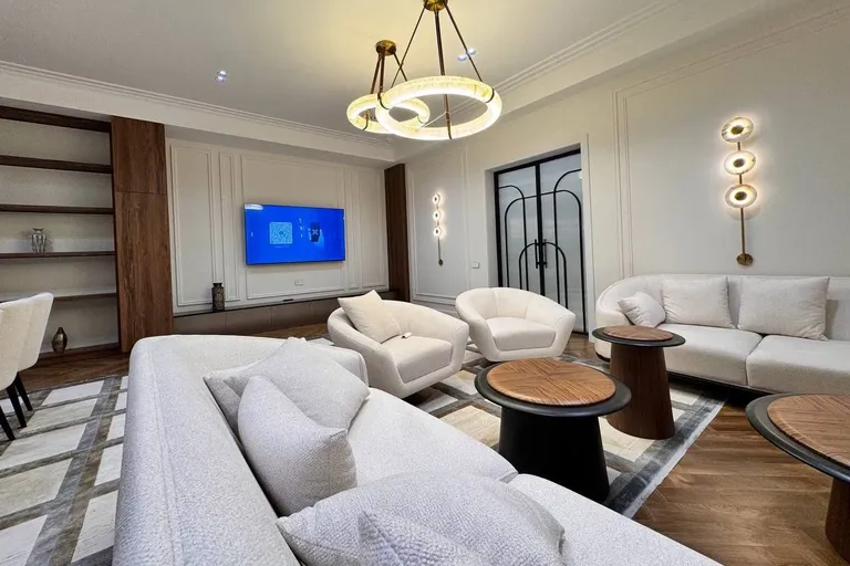 В продаже 5-комн. квартира, 318 м²