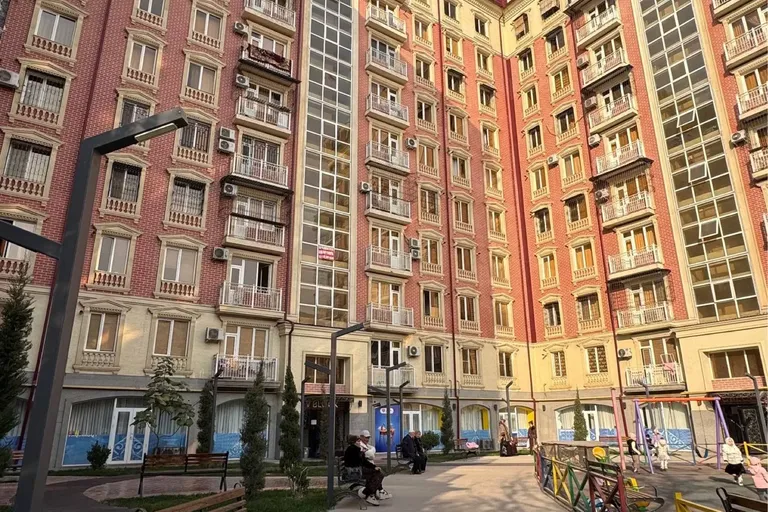 Сотувда 3 хонали квартира, 75 м²