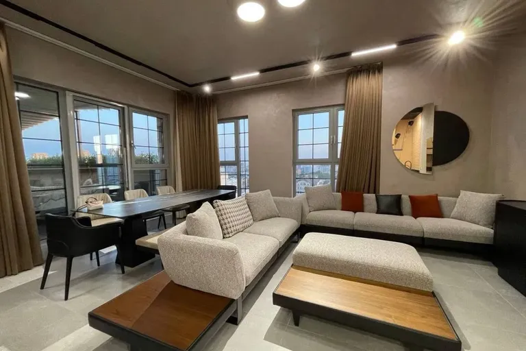 В продаже 5-комн. квартира, 323 м²