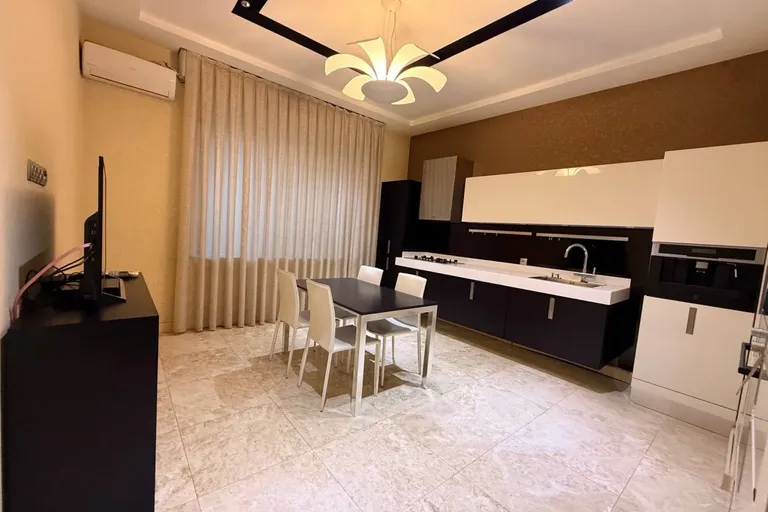 В продаже 4-комн. квартира, 182 м²