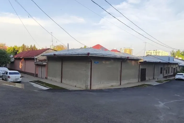 Сотувда уй, 340 м², 1 қаватли, 3,4 сот.