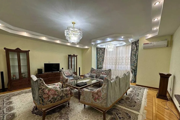 Сотувда 4 хонали квартира, 203 м²