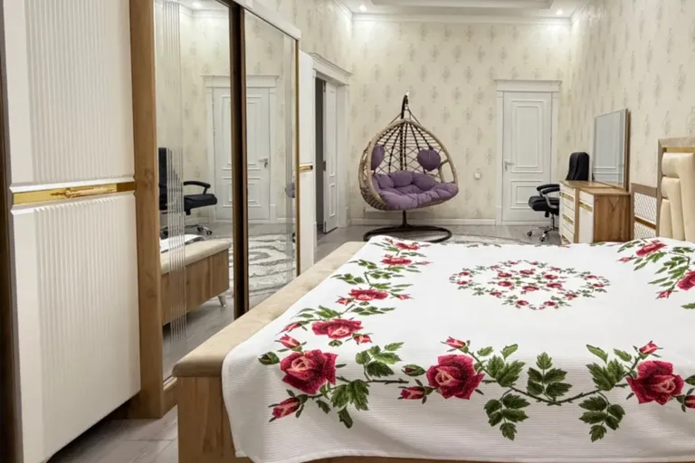 В продаже 5-комн. квартира, 200 м²