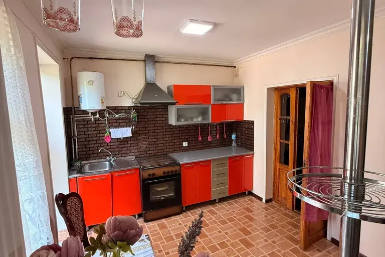 Сотувда уй, 80 м², 1 қаватли, 4 сот.