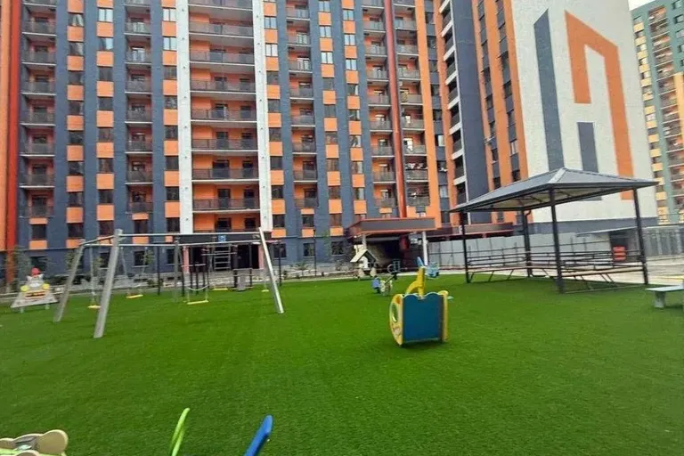 Сотувда 2 хонали квартира, 70 м²