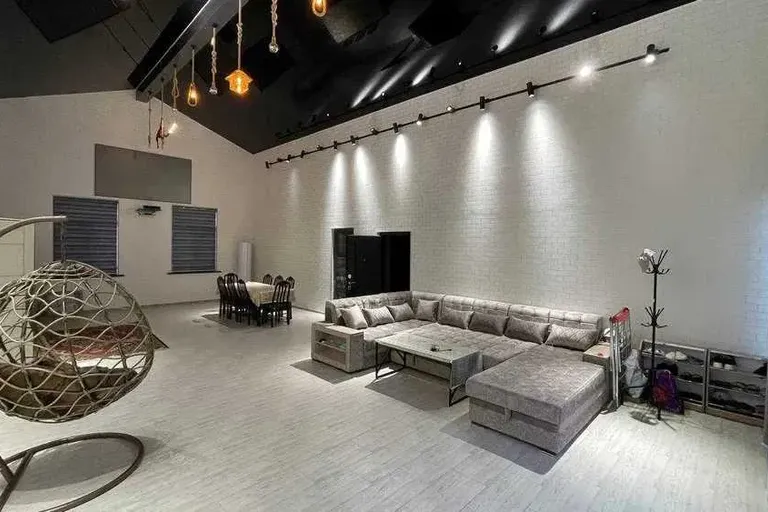 В продаже дом, 600 м², 1 этаж, 6 га