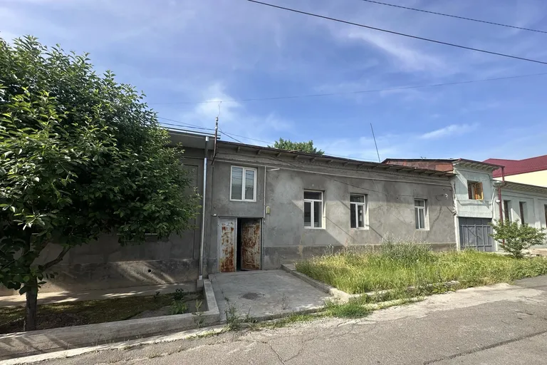 В продаже дом, 200 м², 1 этаж, 4 сот.
