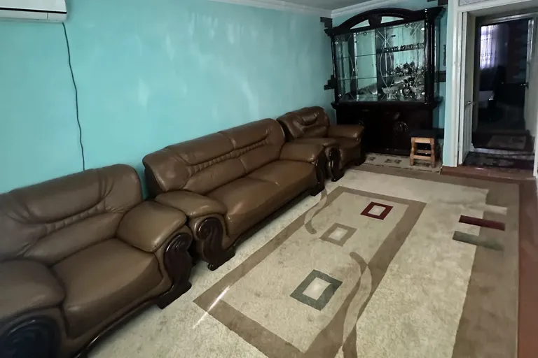 В продаже 2-комн. квартира, 100 м²