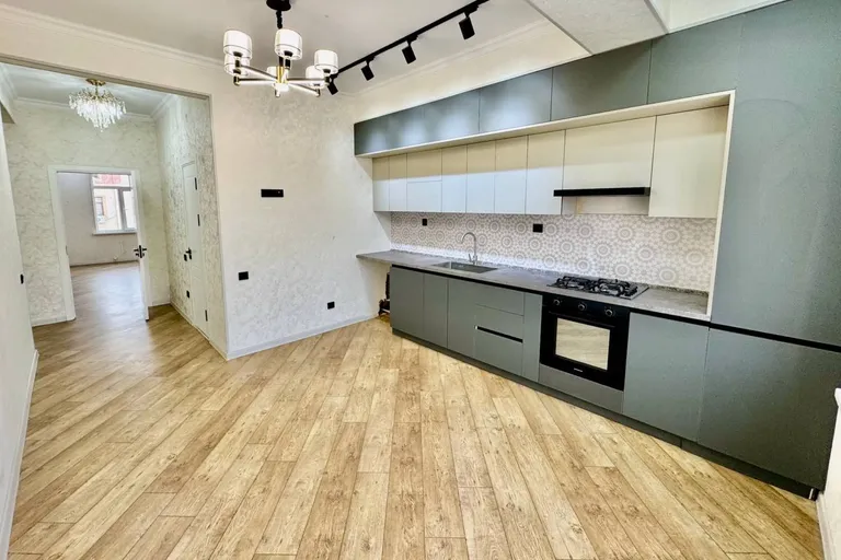Сотувда 3 хонали квартира, 80 м²