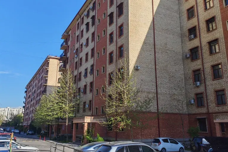 Сотувда 6+ хонали квартира, 151 м²